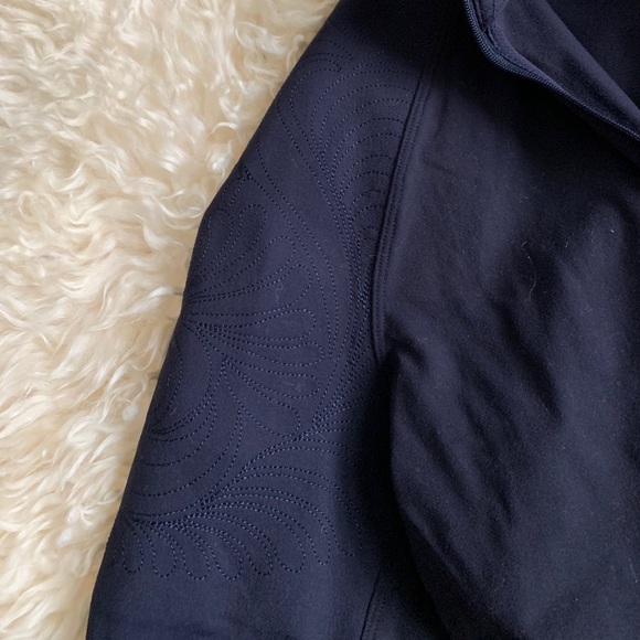 Lululemon toasty tech 1/2 zip - Picture 9 of 14